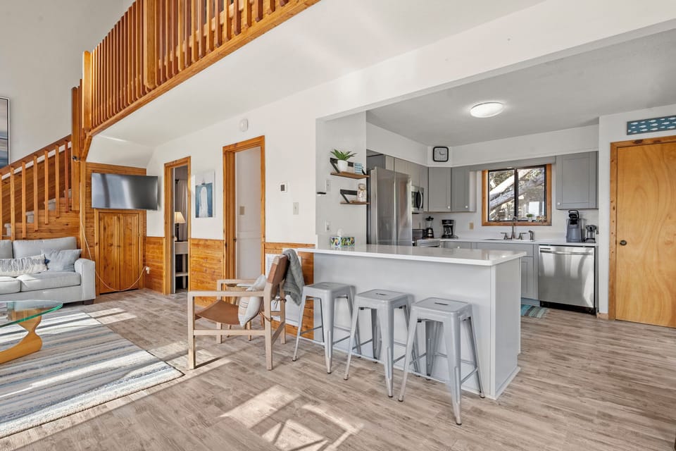 DU309: Serenity Now | Mid Level Dining Area Into Kitchen