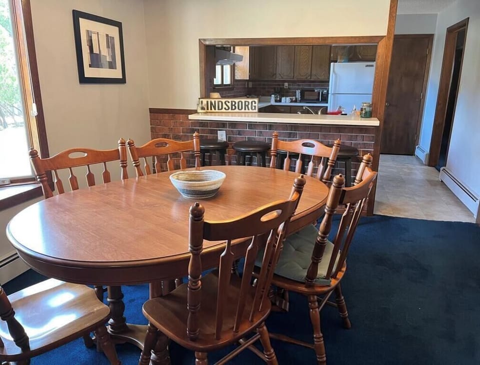 Dining - expands to 10