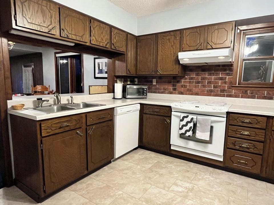 Kitchen - fully equipped