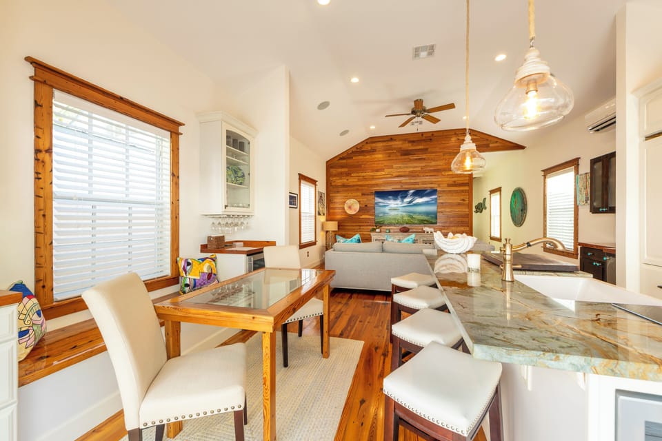 Kitchen Table & Bar