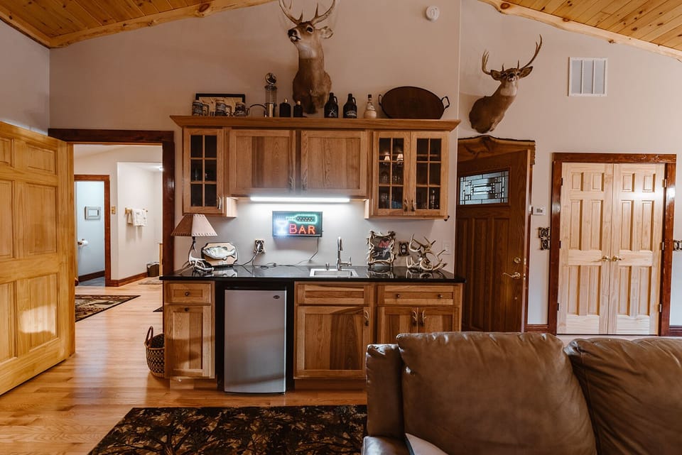 Wet bar off of Grate Room