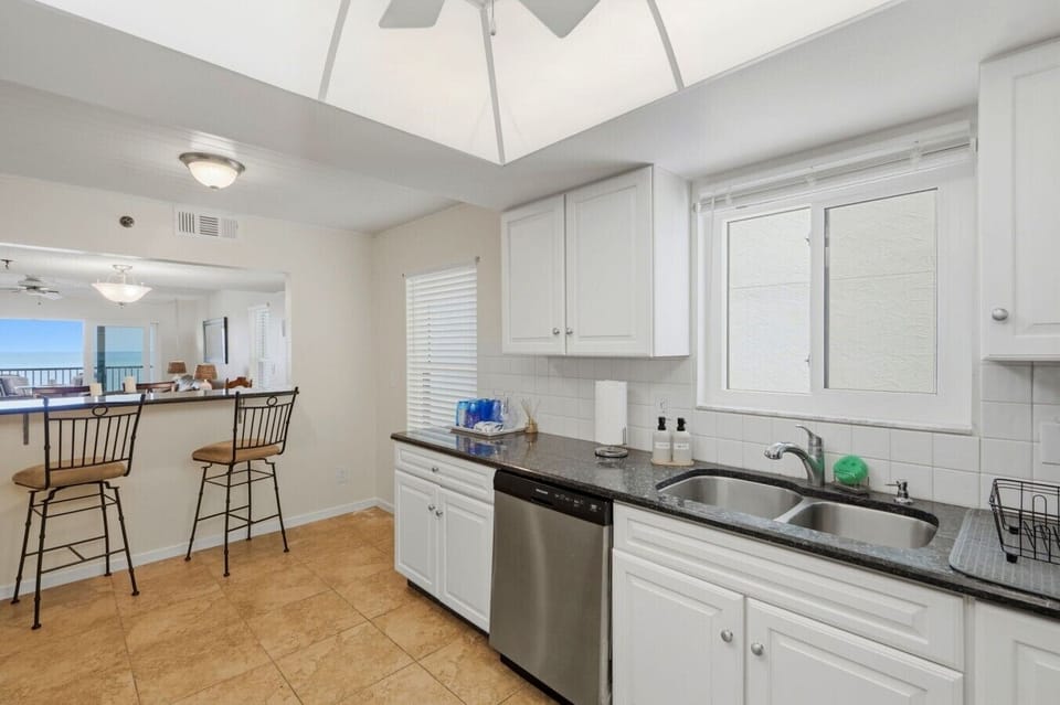 Kitchen sink and breakfast bar