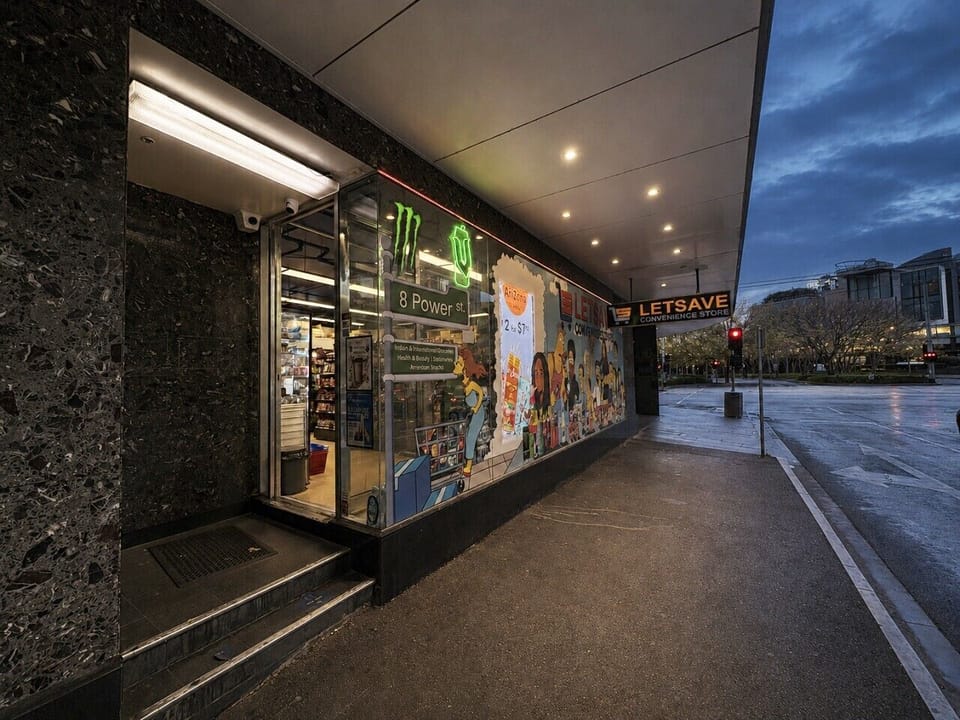 The keys are held at an external location, at Letsave Convenience Store, 8 Power Street, Southbank. The store is open from 8:30 AM to 12:00 PM every day. Please contact us in advance if you anticipate your arrival time will be outside these hours.