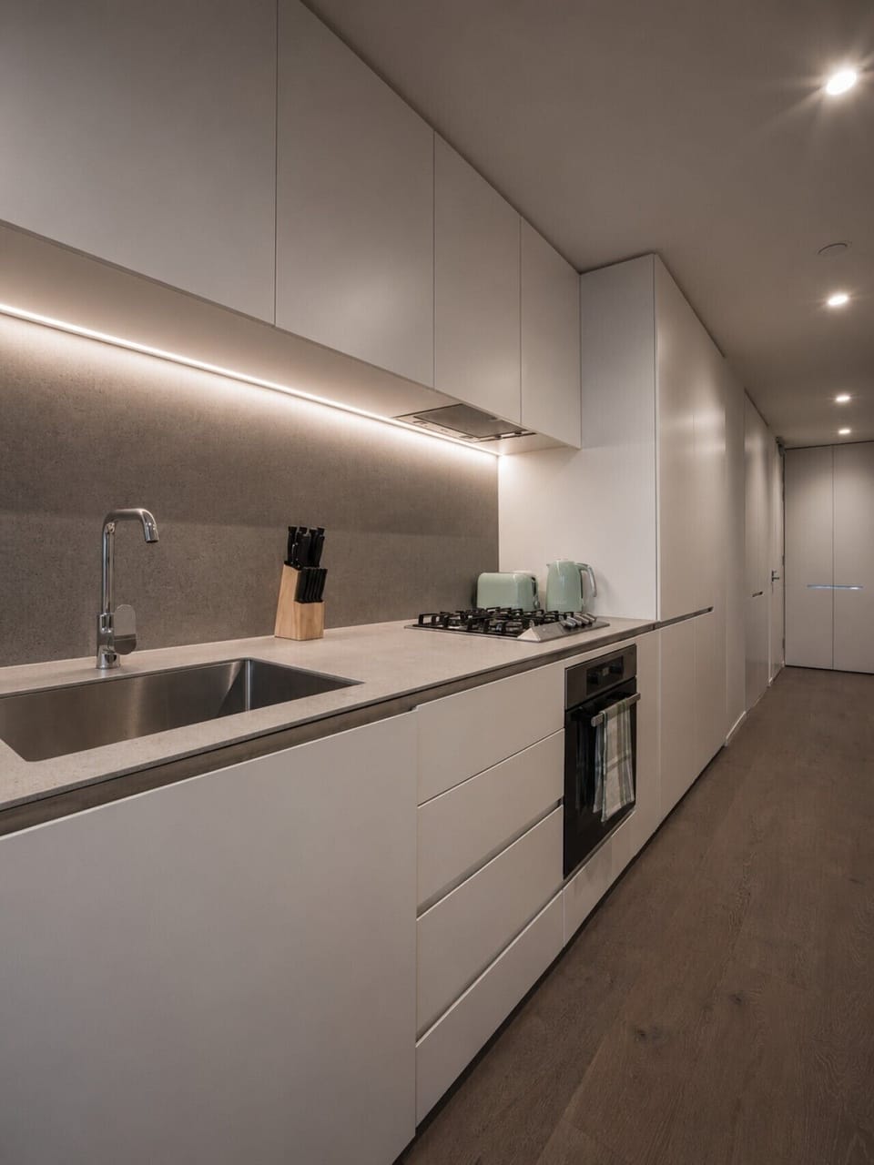 The kitchenette is fully equipped for a convenient stay.