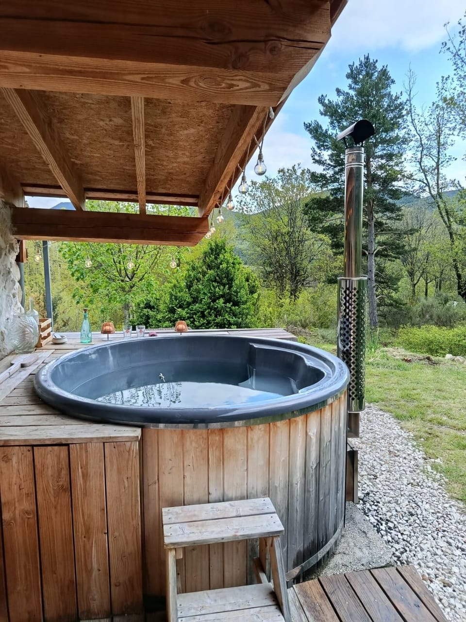 Outdoor spa tub