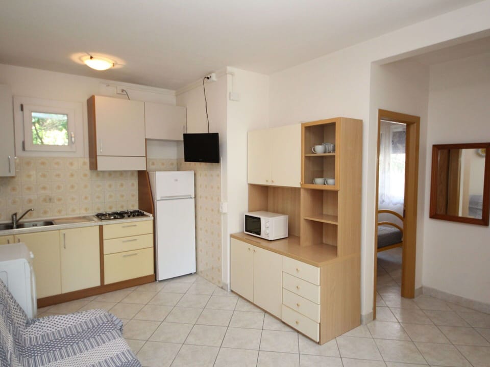 Water, Body Of Water, Coast, Coastal And Oceanic Landforms, Sea, Residential Area, Landscape, Ocean, Headland