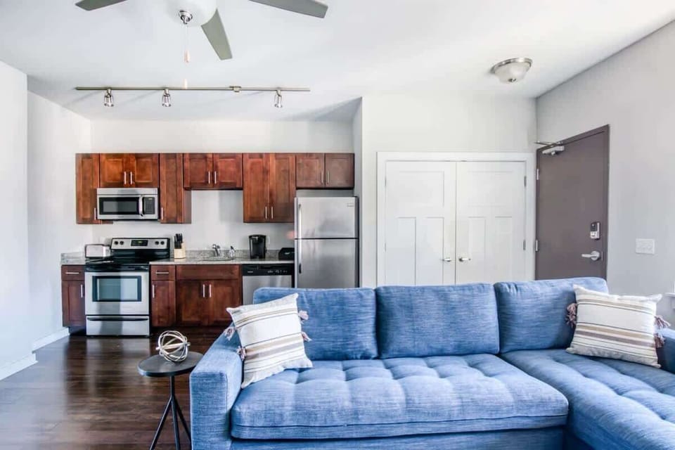 Living and kitchen area 
