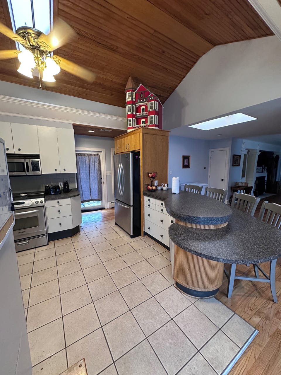 Island w 4 chairs