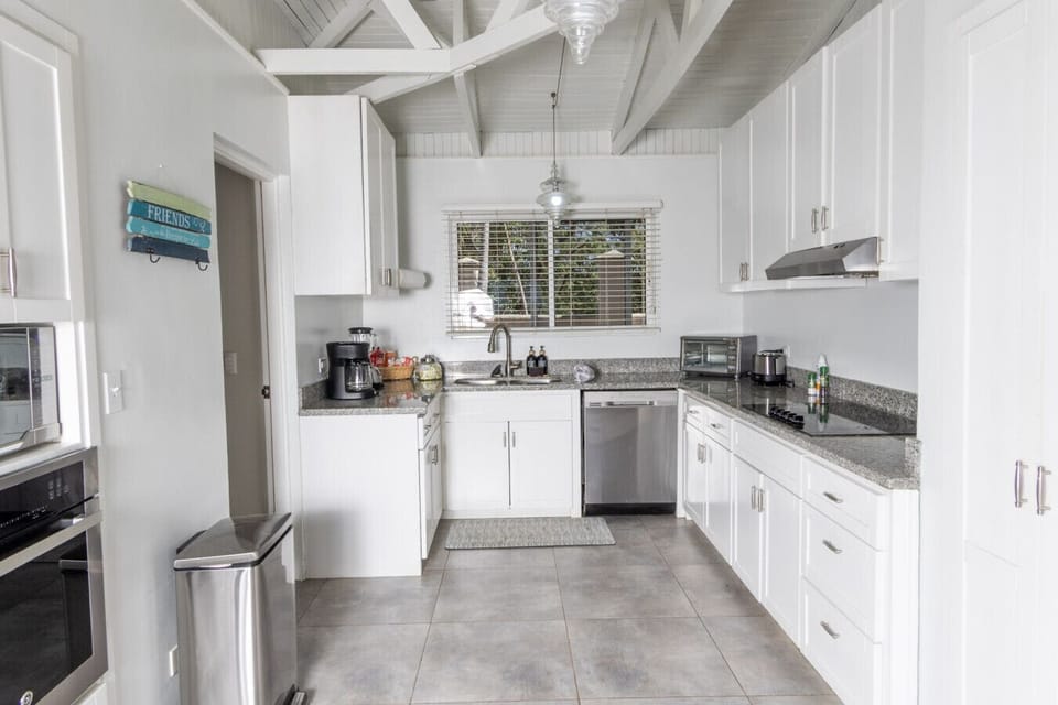 Fully Equipped Modern Kitchen