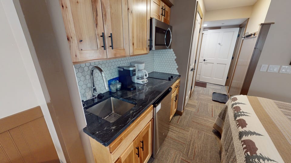 Indoors, Sink, Appliance, Microwave, Oven