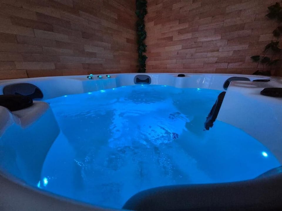 Indoor spa tub