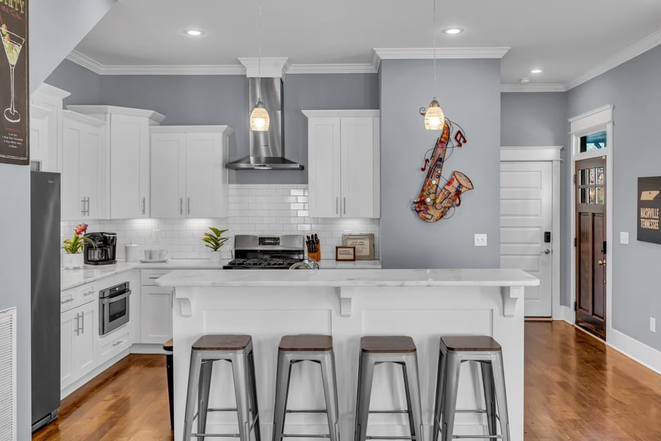 Cook on the island or step up to the stove. Bar stools line the island so your group can perch and watch while you plate up dinner before heading out to Broadway