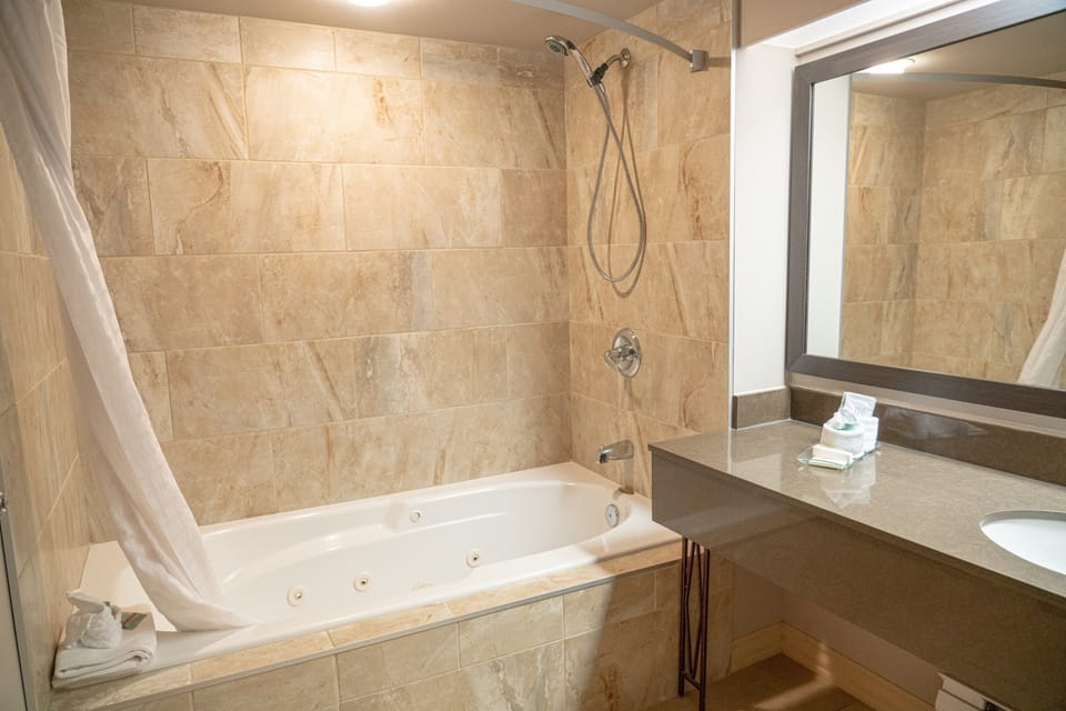Soak sore muscles in the lovely jetted tub.