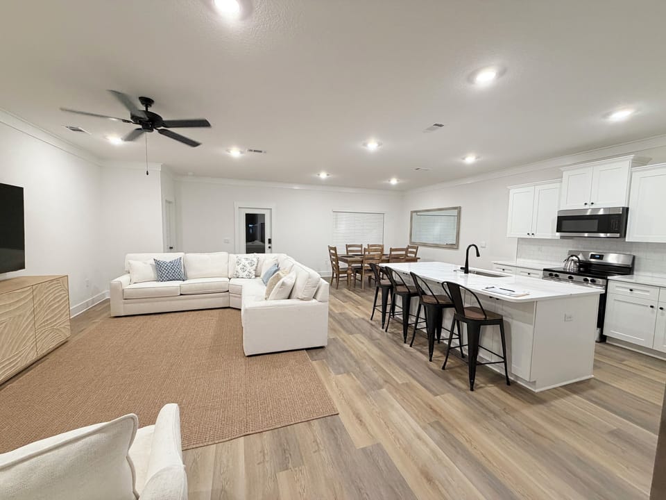 Living room, kitchen, dining room