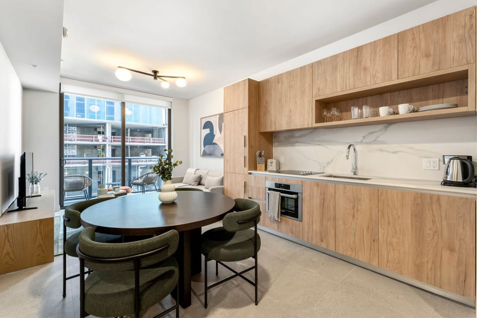 Fully equipped modern kitchen.