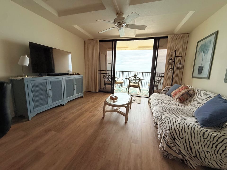 bright and spacious living room. Smart TV + Sonos sound