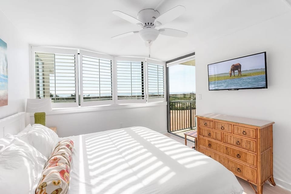 Ocean views and natural light straight from the primary bedroom