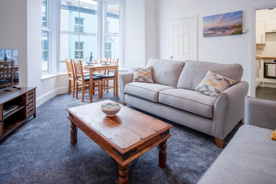 Caldey Island View - 2 Bedroom Apartment - Tenby (27226)