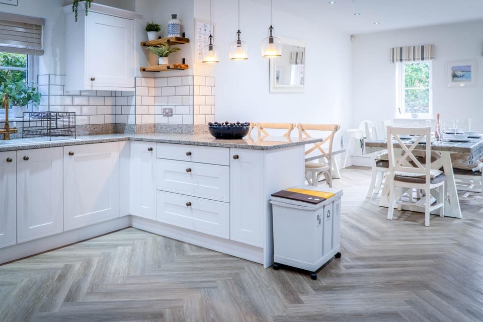 Ty Whiteford - 6 Bed Holiday Home - Llanrhidian (9631)