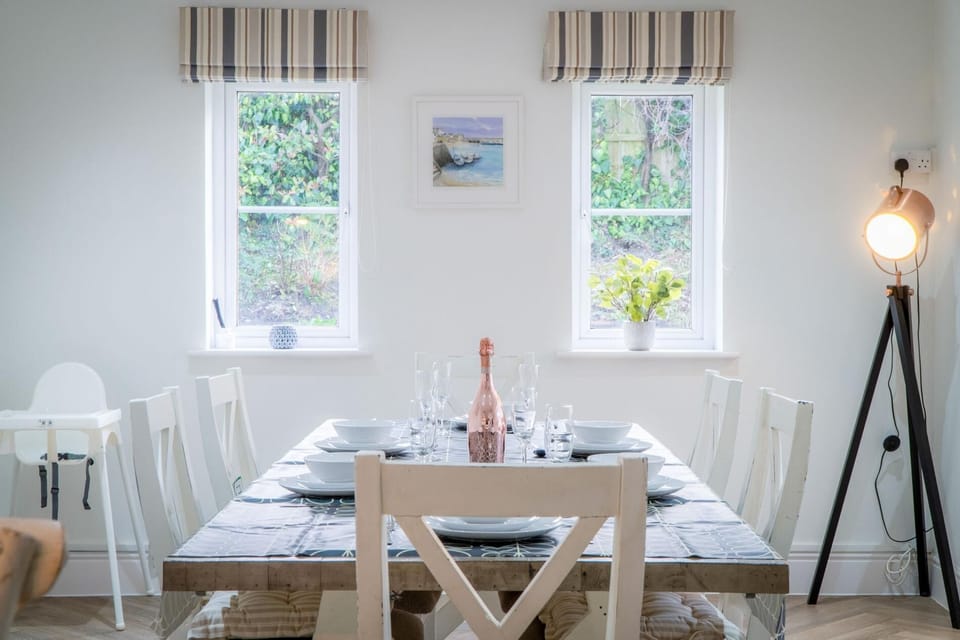 Ty Whiteford - 6 Bed Holiday Home - Llanrhidian (9628)