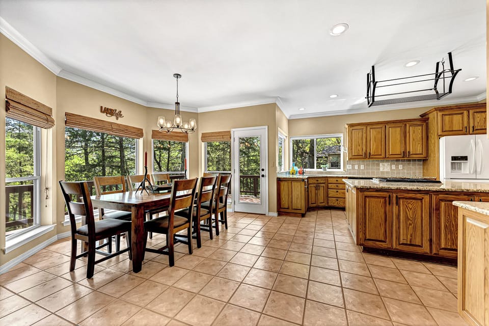 Eat in kitchen with room for 8