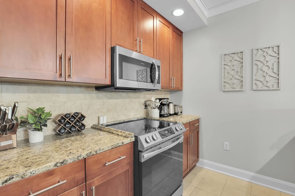 Fully equipped kitchen.