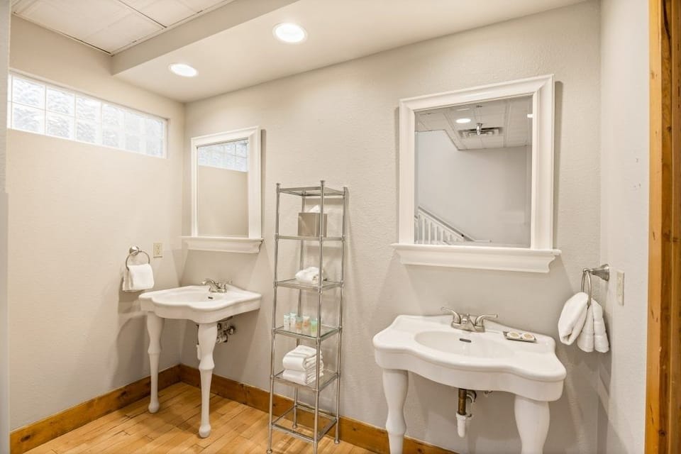 Refresh with a relaxing soak in the clean, classic tub.
