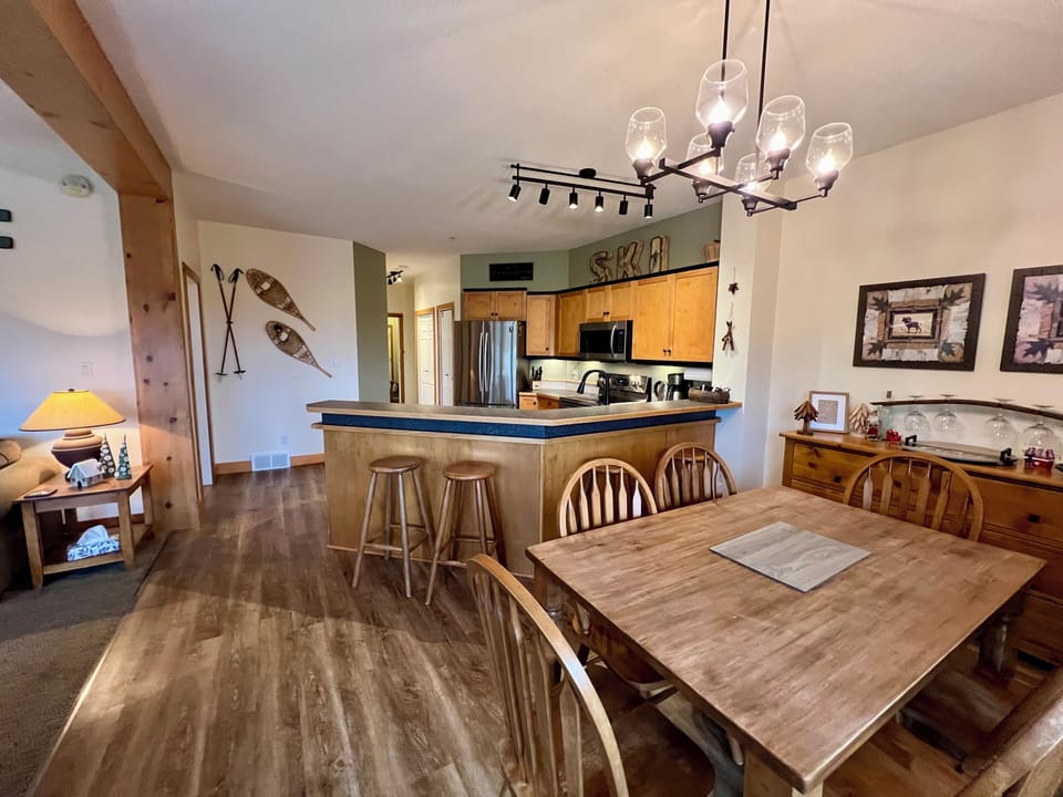 Plenty of space to sit together over a meal and swap adventure stories.