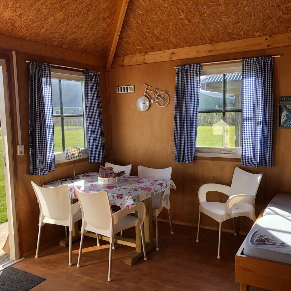 Boerencamping Duinzoomhoeve – Hooiberghut Altena - dining room