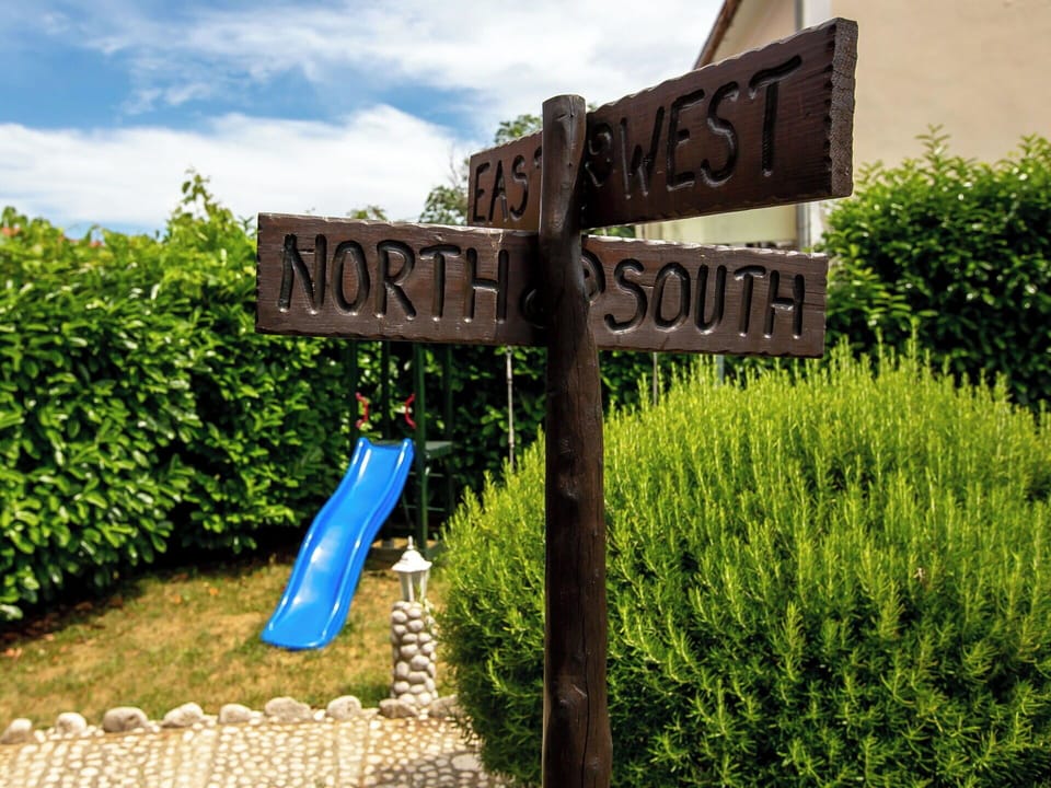 Nature, Shrub, Groundcover, Sign, Garden, Landscaping, Botanical Garden, Hedge