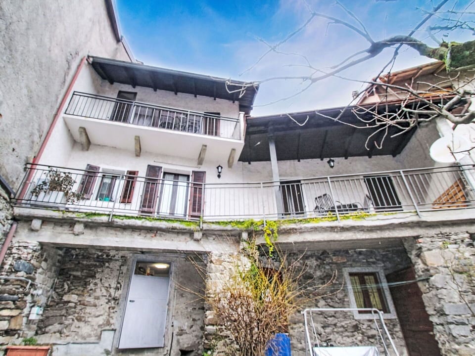 Wall, Home, Door, Balcony, Handrail, Stairs