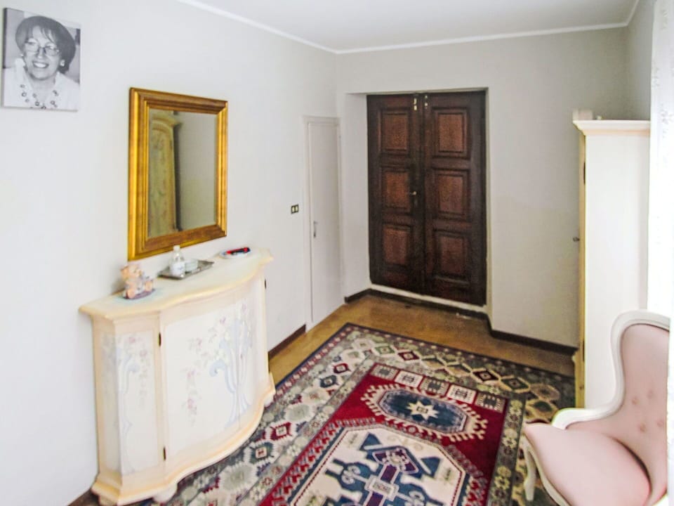 Flooring, Floor, Wall, Interior Design, Wood, Furniture, Room, Picture Frame, Lighting, Ceiling