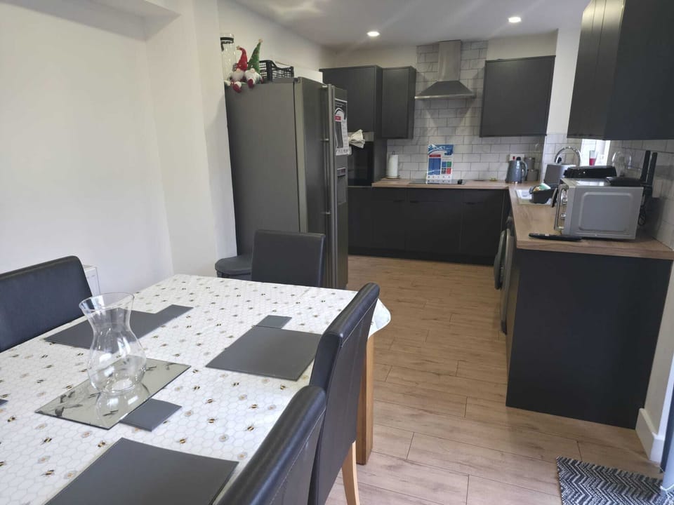 Spacious kitchen and dining space - fully equipped for self-catering with modern appliances and ample workspace