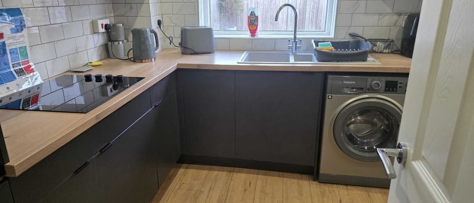 Well-equipped modern kitchen with washer/dryer - ideal for long stays with all essentials included