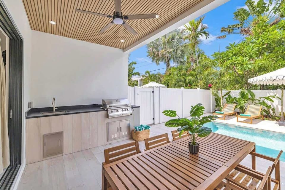Outdoor dining