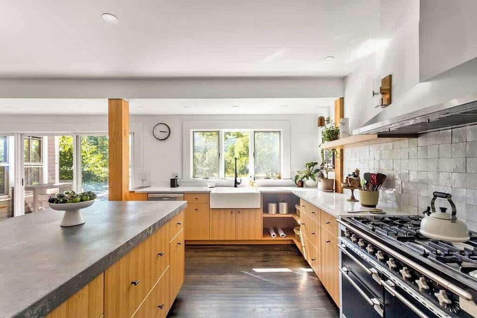 Fully stocked kitchen with all the amenities you need to exercise your gourmet skills.