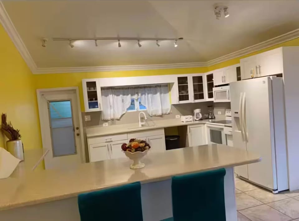 Spacious kitchen 