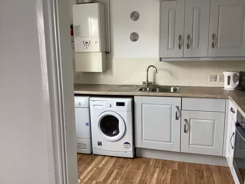 Kitchen 1/3
