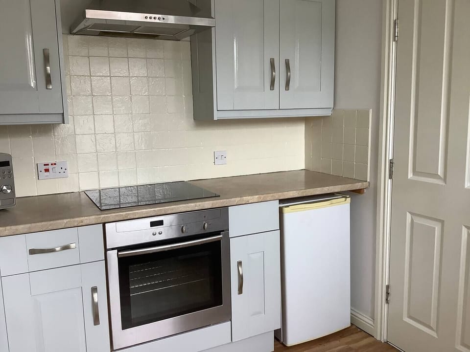 Kitchen 2/3