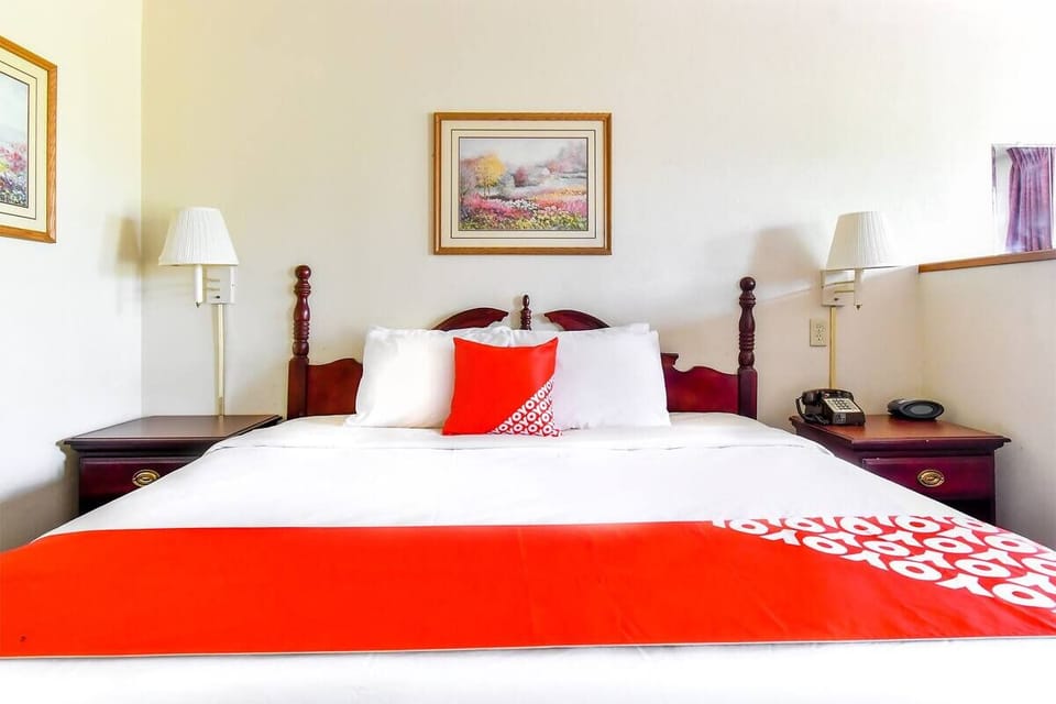 Bedroom. Interior and views may vary based on location and availability.