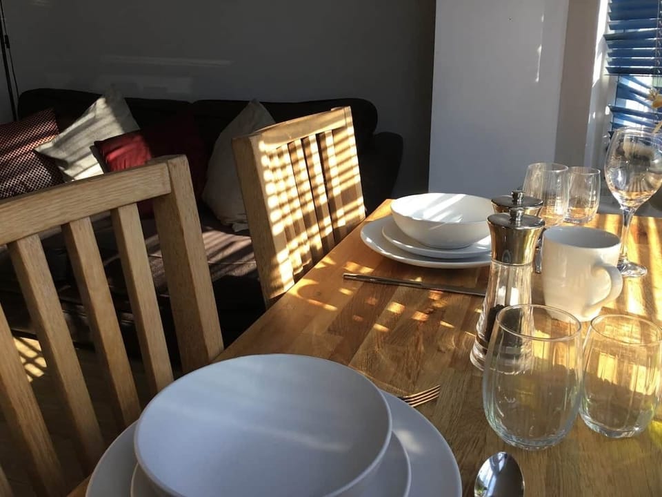 Dining / Restaurant