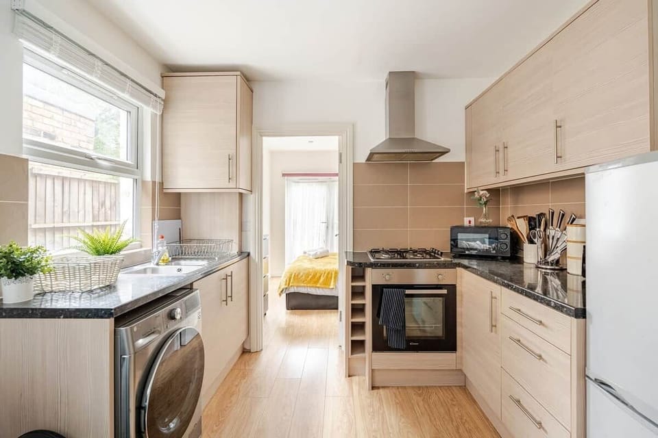 Kitchen Lounge area