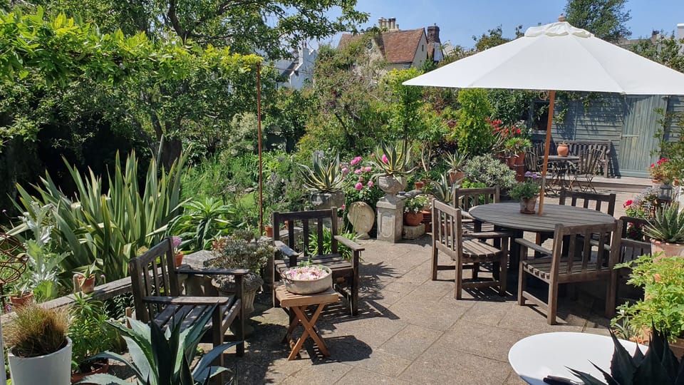 Large garden terrace with lots of seating