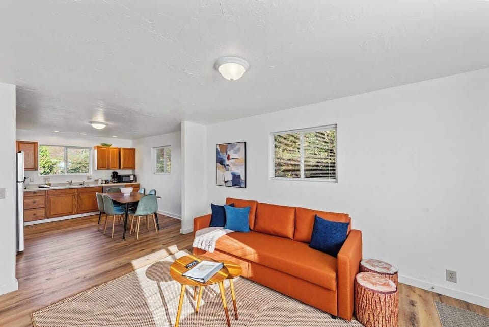 #StayinMyDistrict #BookDirect