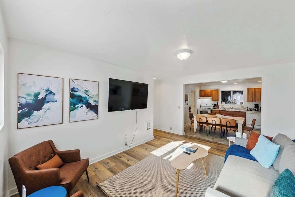 #StayinMyDistrict #BookDirect