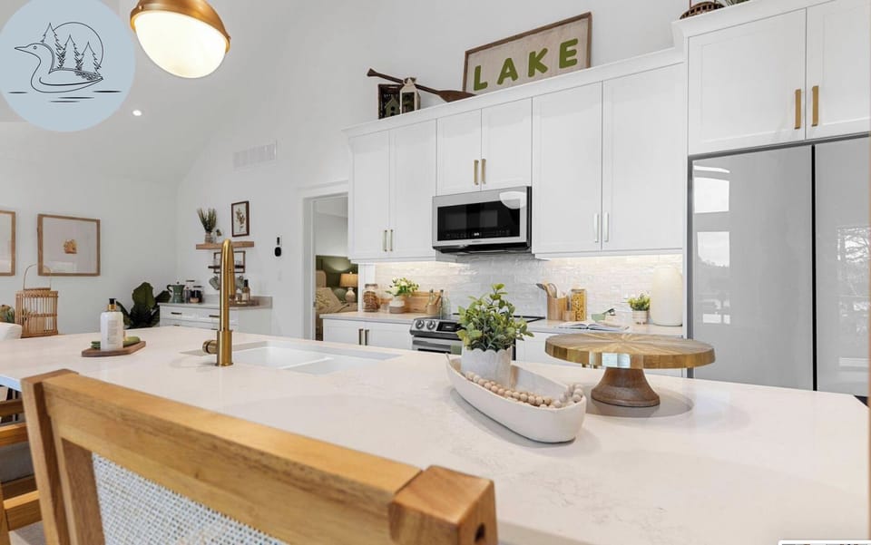 Kitchen island with cushioned stools
