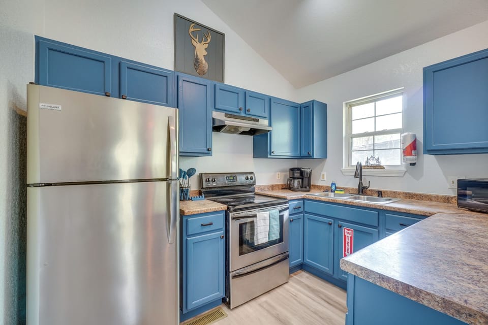 Kitchen | Main Level