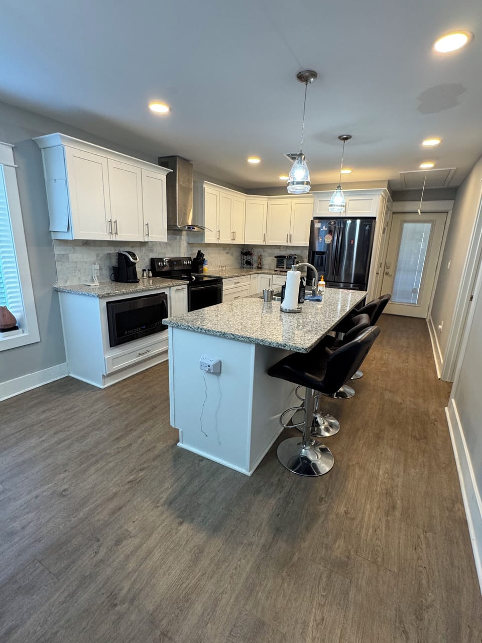 Kitchen with Granite Bar