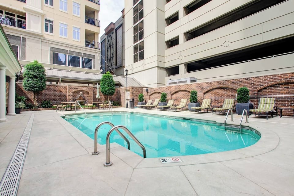 Take advantage of our secluded community pool right in the heart of Uptown