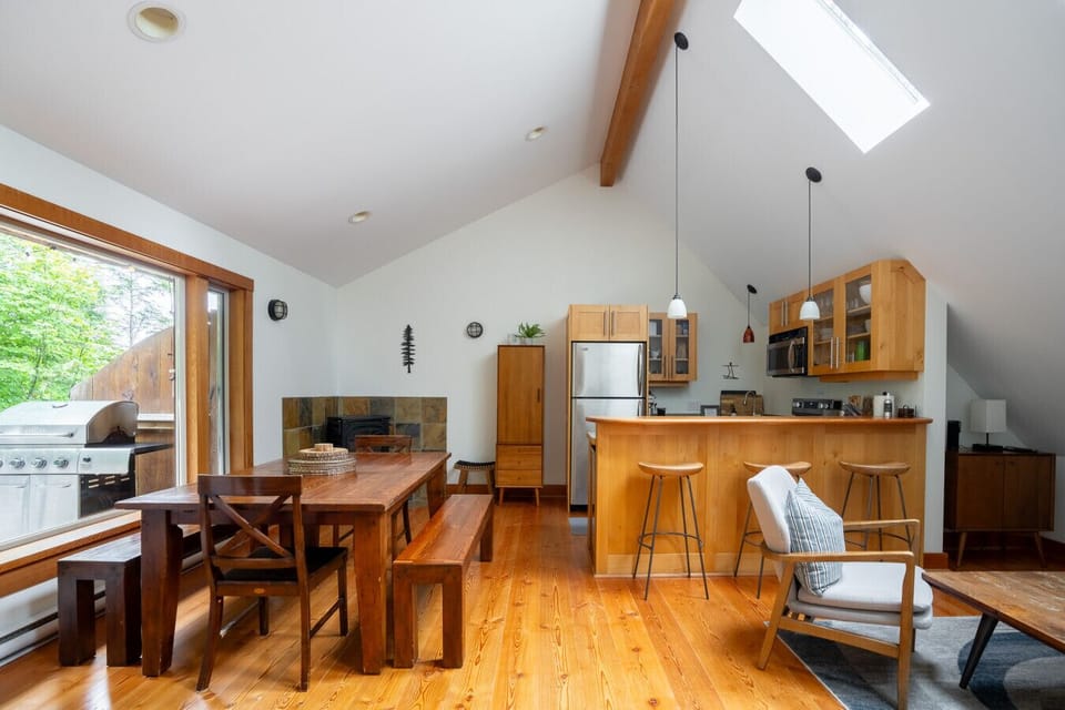 Open concept dining room/kitchen
